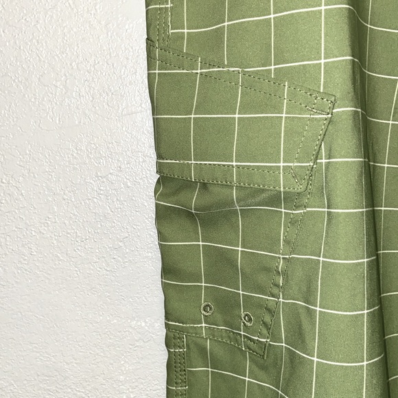 The North Face Men’s Size Medium Green Checked Board Shorts 3223 - Picture 2 of 7